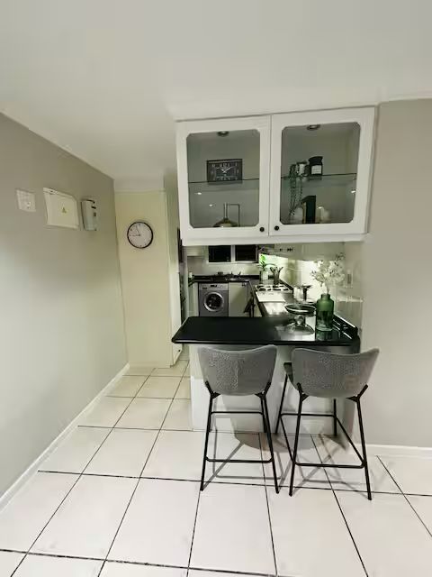 To Let 2 Bedroom Property for Rent in Heldervue Western Cape